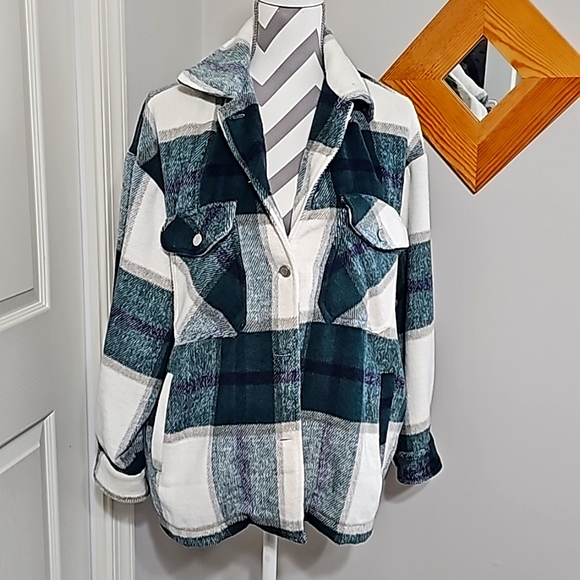 Vine & Love Tops - Vine and Live Fleece Top